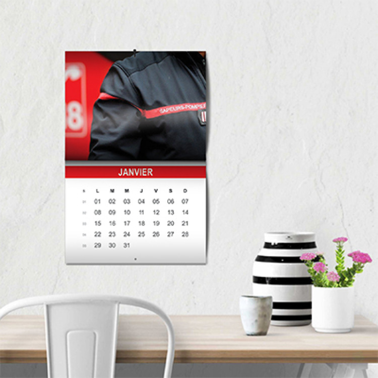Calendrier mural agrafé